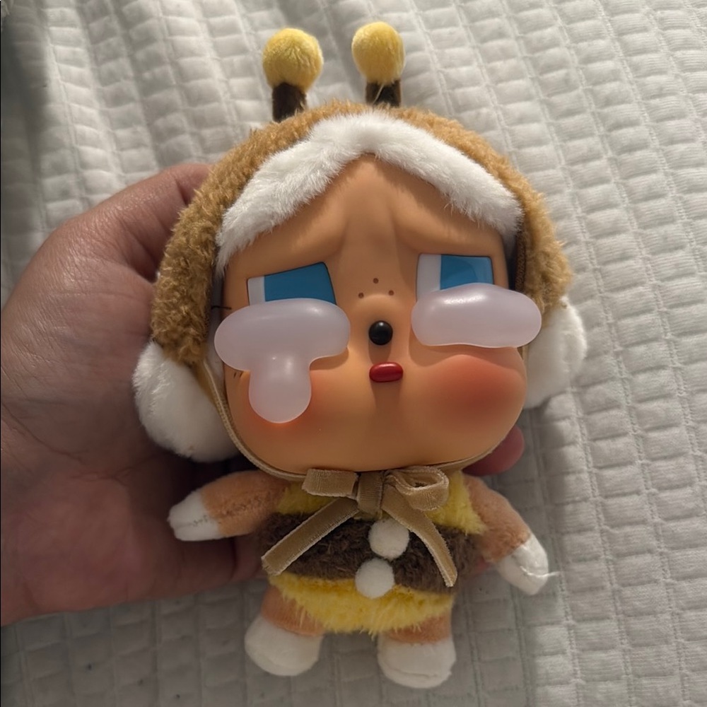 I’ll give you flowers - Cry Baby Plush Keychain Pop Mart PopMart Crybaby